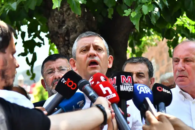 Özgür Özel, Trabzon'da miting öncesi gazetecilerin sorularını yanıtladı
