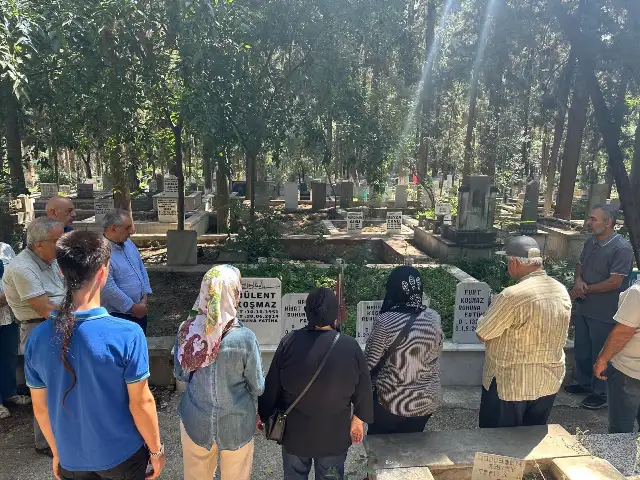 Zeyrek ve Koşmaz’ın mezarlarına BÜKSEV Vakıfı ile öğrencilerden anlamlı ziyaret
