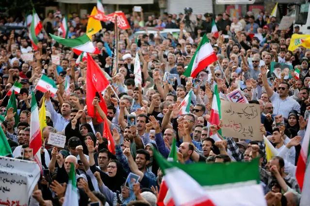 Tahran'daki İnkılap Meydanı'nda ABD protestosu