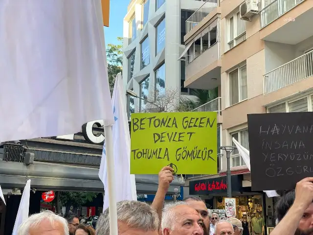 İzmir'de zeytinlikler için "Toprak biziz, gelecek biziz" eylemi