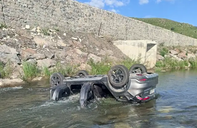 Erzurum'da dereye yuvarlanan otomobildeki 3 hayatını kaybetti
