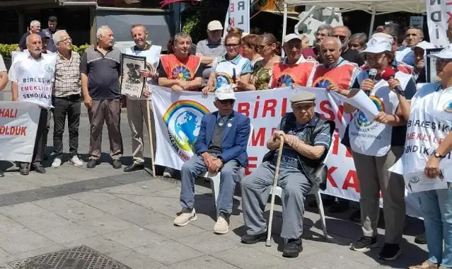 Kartal'da eylem yapan emekliler: Krizi biz yaratmadık, faturasını da biz ödemek istemiyoruz