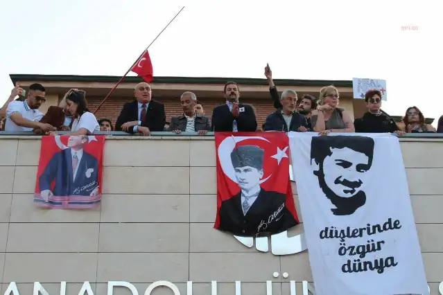 CHP'li Mahmut Tanal: Öğrencilerin soruşturmalarını geri çekin