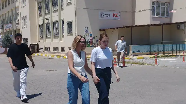 Ferdi Zeyrek’in eşi Nurcan Zeyrek: Ben Ferdi Zeyrek’in eşiyim. Onlar Ferdi Zeyrek’in çocukları. Dimdik ayağa kalkacağız