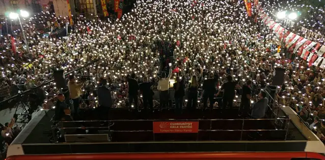 CHP Genel Başkanı Özgür Özel'den AKP'li vekillere istifa çağrısı