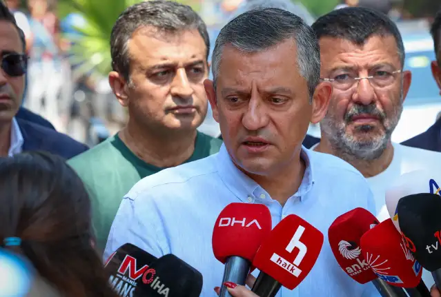 CHP Genel Başkanı Özgür Özel Manisa'da açıklamalarda bulundu