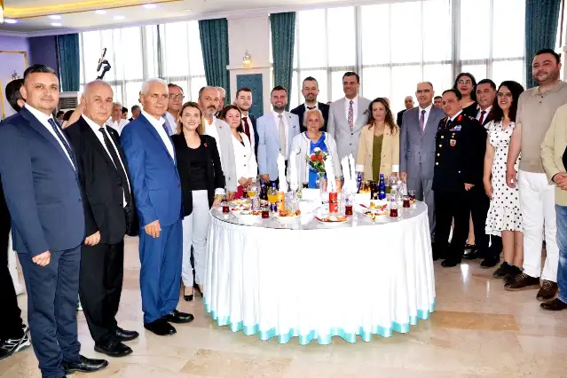 Manisa protokolünden erken bayramlaşma
