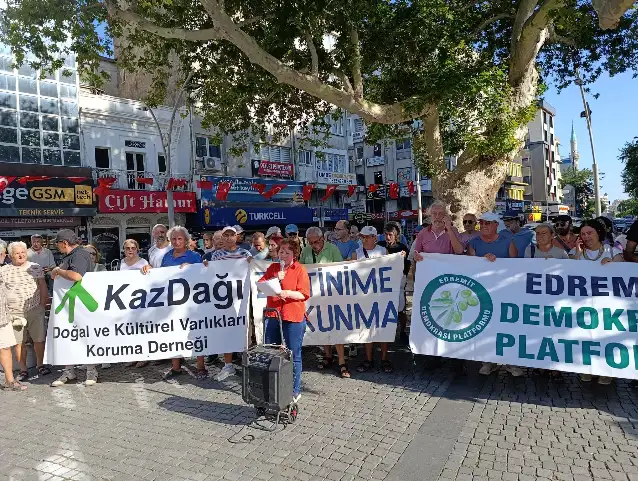 Edremit’te ‘Zeytin Kıyım Yasası’na karşı eylem: Toprağımızı vermeyeceğiz
