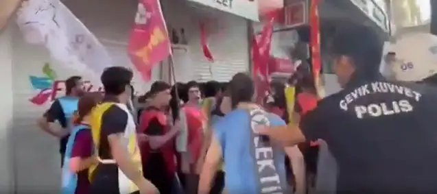 Suruç Katliamı'nı anmak için Ankara’da yapılan yürüyüşe polis müdahale etti, çok sayıda eylemci gözaltına alındı