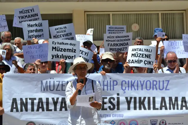 Antalya Arkeoloji Müzesi'nin yıkım kararına protesto