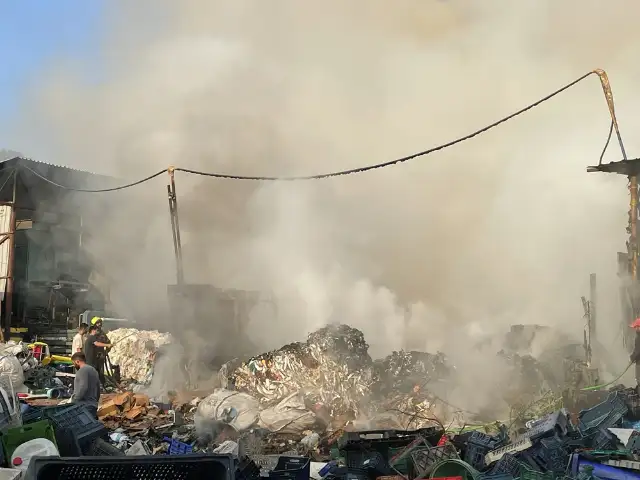 Bursa'da geri dönüşüm tesisinde çıkan yangın söndürüldü