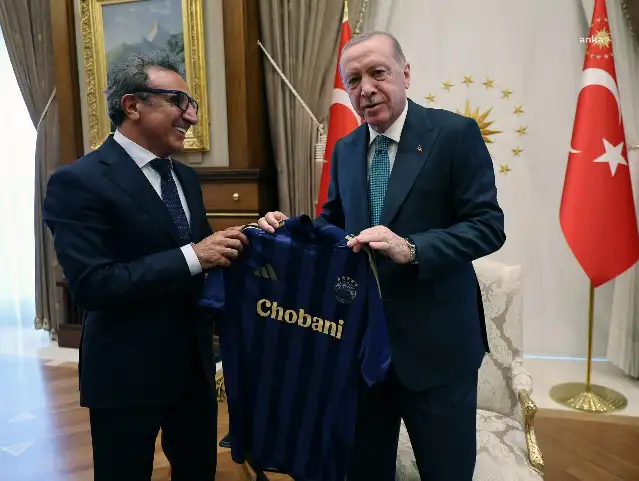 Cumhurbaşkanı Erdoğan, Fenerbahçe'nin yeni sponsoru Chobani'nin kurucusu Hamdi Ulukaya'yı kabul etti