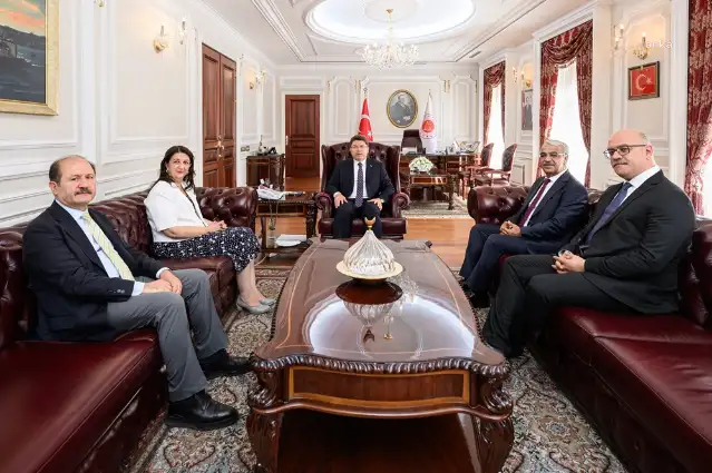 Buldan: Bakan Tunç, sürecin hukuki ve yasal zeminde yürümesi için görev üstleneceğini ifade etti