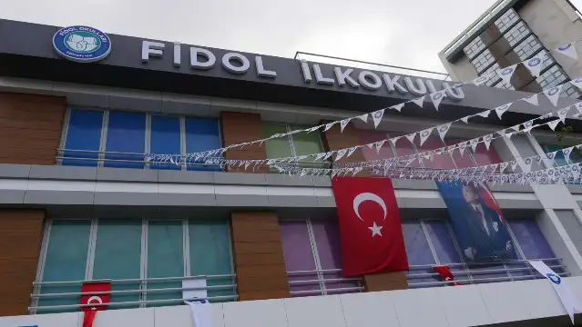 Özel Sektör Öğretmenleri Sendikası'ndan FİDOL Okulları önünde eylem
