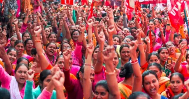 Hindistan'da işçiler, hükümetin ekonomik reformlarını protesto için ülke çapında greve gitti
