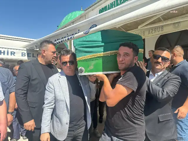 Bursa'daki yangında hayatını kaybeden itfaiye eri son yolculuğuna uğurlandı