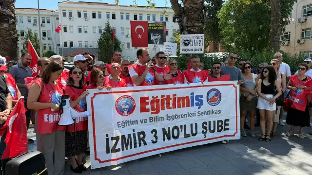 İzmir'de "sürgün" edilen öğretmene destek eylemi