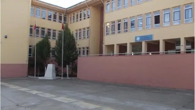Eğitim Sen'den öğrencilere yemin ettirilerek tekbir getirilen görüntüler hakkında suç duyurusu