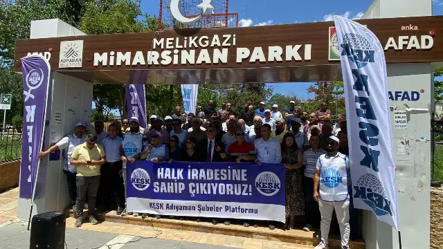 KESK üyeleri Adıyaman Belediye Başkanı Tutdere'nin gözaltına alınmasını protesto etti