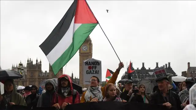 Londra'da Filistin'e destek yürüyüşünde 55 gözaltı