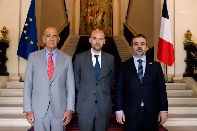 Barrot, Suriye Dışişleri Bakanı Şeybani ve ABD'nin Suriye Özel Temsilcisi Barrack, Paris'te bir araya geldi