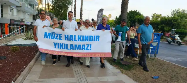 Antalya Müzesi'nin yıkım kararına karşı protesto
