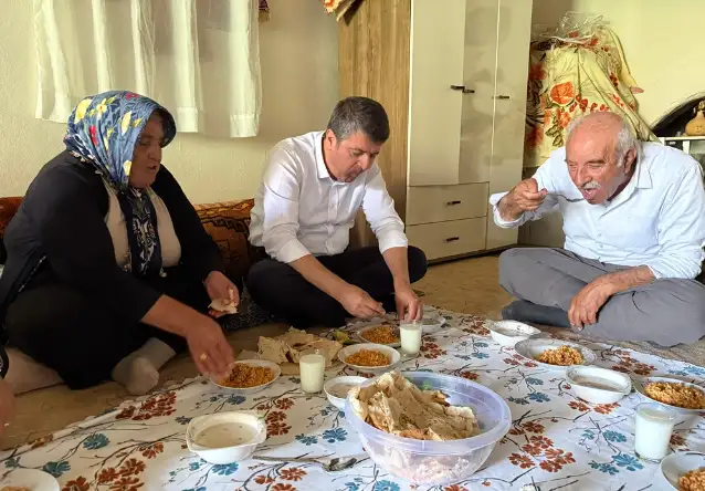 Abdurrahman Tutdere anne ve babasını ziyaret etti: Özgürlük dünyanın en güzel şeyi
