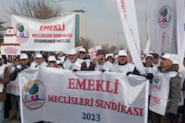 Emekli Meclisleri Sendikası: AKP'li vekillerin kahkahaları, emeklilere karşı da büyük bir saygısızlık örneği