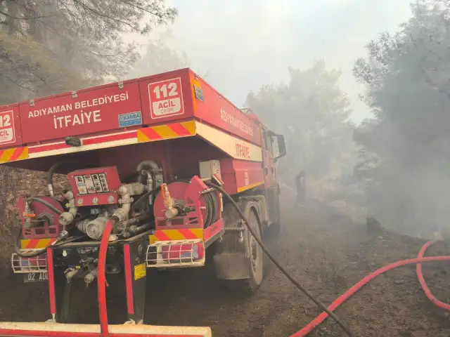 Adıyaman Belediyesi’nden Hatay’daki yangına personel ve araç desteği