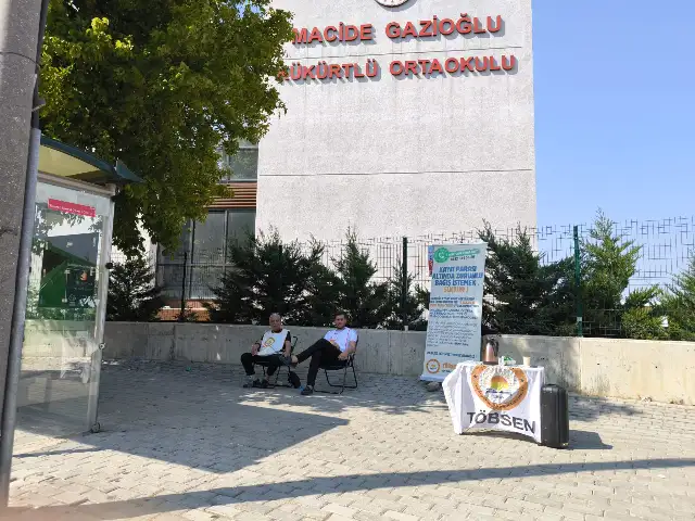 Kükürtlü Ortaokulu'nda sendikal faaliyete engel: Okul kapıları öğretmenlere kapatıldı!