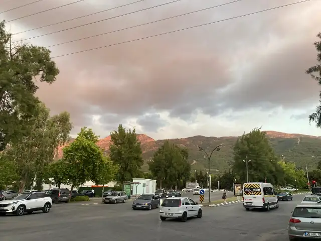 Manisa’da yeni orman yangını üç yerleşim yerinde tahliyeler başladı