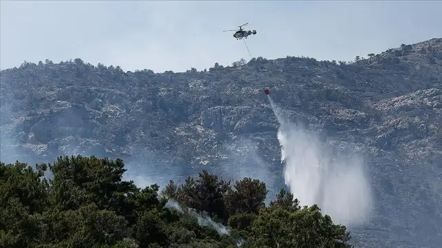 Yunanistan'da başlayan yangınlara, itfaiye ekipleri müdahale ediyor