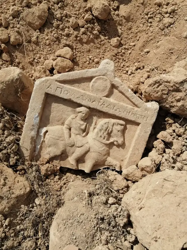 Denizli'de peyzaj düzenlemesinde Roma dönemine ait mezar taşı bulundu