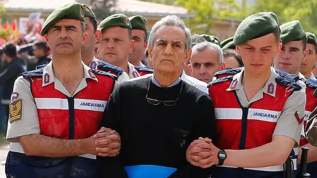 Akın Öztürk: Uludere emrini kimin verdiğini biliyorum, o bombalamaya itiraz edeni de
