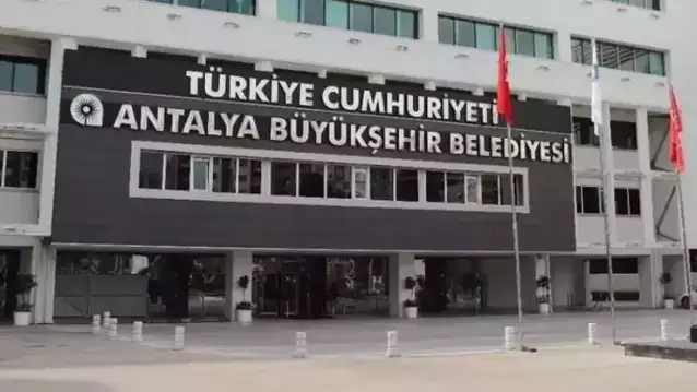 Antalya Büyükşehir Belediyesi'ne 'rüşvet' operasyonu: 17 gözaltı