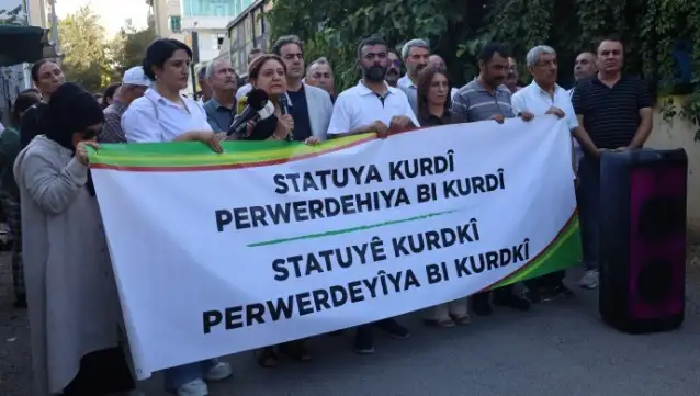 İzmir'deki Avesta Derneği'nin kapatılmasına Diyarbakır'da protesto: Asimilasyona izin vermeyeceğiz