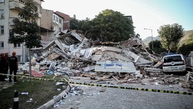 Sındırgı depreminde yıkılan bina için iddia: 'Pide salonu döneminde kolon kesildi'