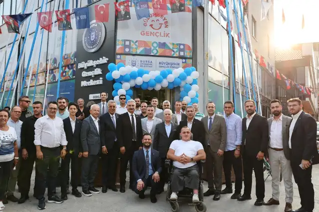 Gençliğe yatırım sürüyor: Gemlik Gençlik Merkezi hizmete açıldı