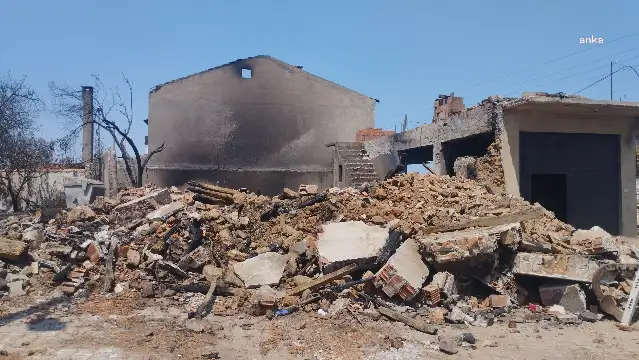 Çanakkale'de halk yangını kendi söndürdü: İki tane keşif uçağı geçti başka yok