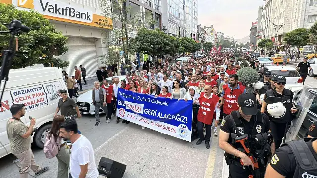 Van'da kayyım yönetiminin 223 işçiyi işten çıkarmasına tepkiler sürüyor