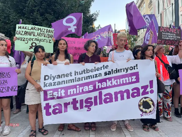 Diyanet'in cuma hutbesine kadınlardan tepki