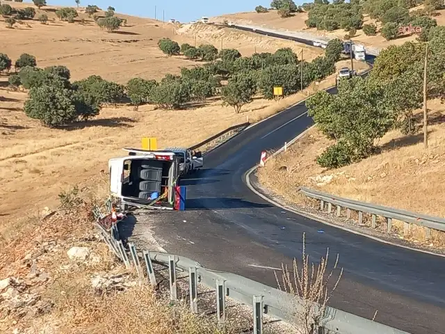 Diyarbakır'da tur minibüsü devrildi: 1 ölü, 15 yaralı