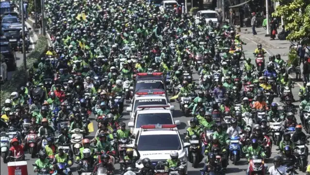 Endonezya'da polis aracının çarptığı motosiklet sürücüsünün ölümü protestolara neden oldu