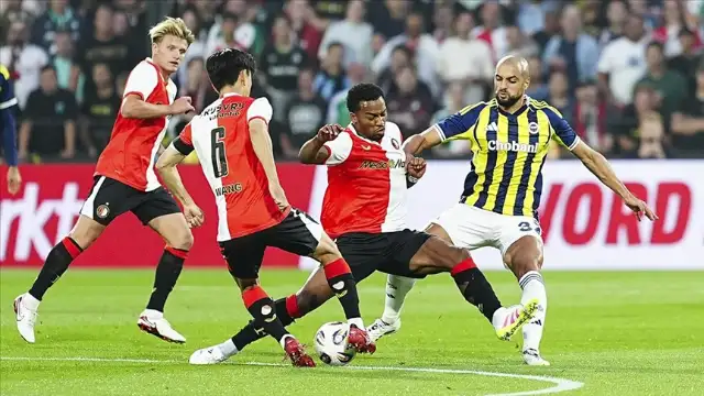 Şampiyonlar Ligi eleme turu ilk maçında Fenerbahçe deplasmanda Feyenoord'a 2-1 mağlup oldu