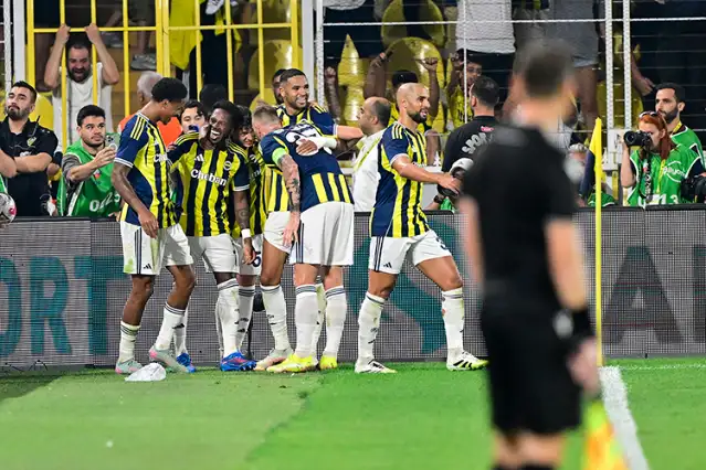 Fenerbahçe, Feyenoord’u 5-2 mağlup ederek Şampiyonlar Ligi’nde Play Off’a yükseldi