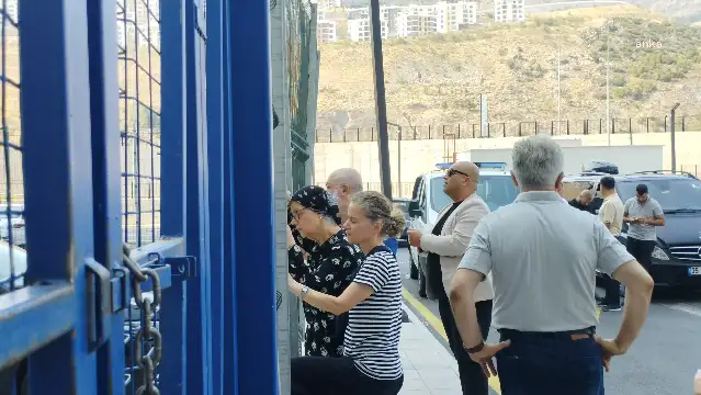 Murat Çalık yeniden cezaevine sevk edildi, oğlunu göremeyen anne Gülümser Çalık fenalık geçirdi