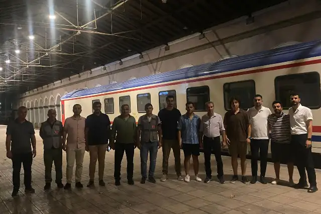 TCDD çalışanlarının iş bırakma eylemi başladı: İZBAN'da seferler iptal edildi