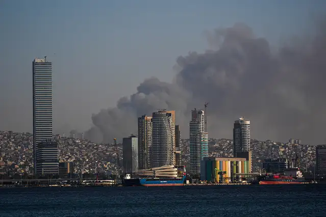 İzmir Buca'da yangın: Ekipler havadan ve karadan müdahaleye devam ediyor