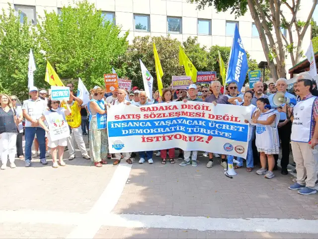 Kamu emekçileri yoksulluk dayatmasına karşı iş bıraktı