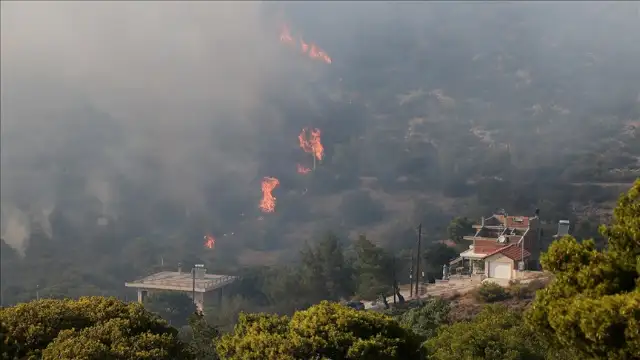 Atina'ya 40 kilometre mesafede olan Keretea'da yangın: 1 kişi hayatını kaybetti